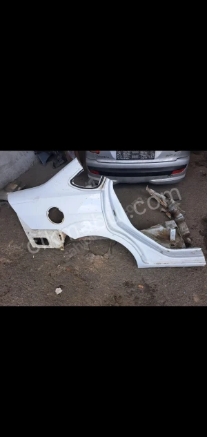 Focus 2.5 sağ arka çamurluk kesme orjinal