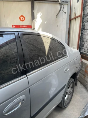 toyota avensis arka kapı