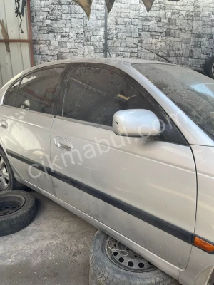 toyota avensis sağ ön kapı
