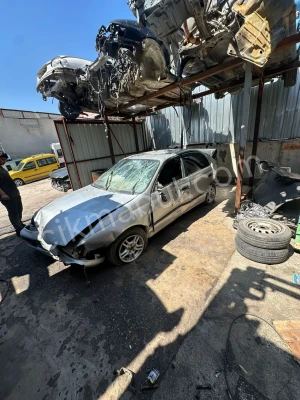 1998 MODEL TOYOTA CARİNA 2.0 MANUEL ÖN KAPILAR